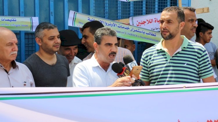 خلال وقفة تضامنية امام مقر الانروا 