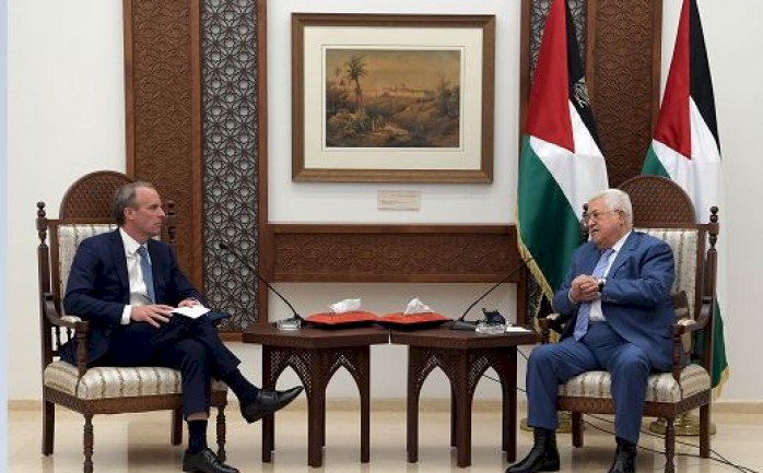 محمود عباس ووزير الخارجية البريطاني
