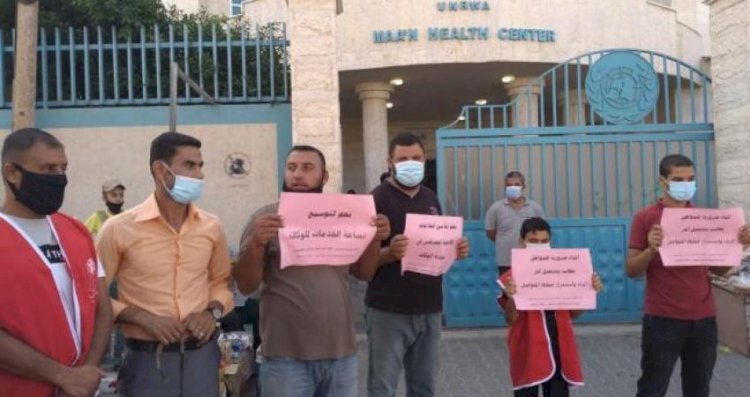 أمام الأونروا بغزة