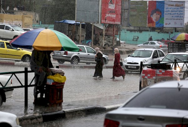 صور الأجواء الشتوية الماطرة في مدينة غزة