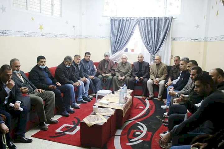 غزة: كوادر من حركة فتح محافظة غزة تزور عائلات فلسطينية ضمن حملة كلنا عائلة