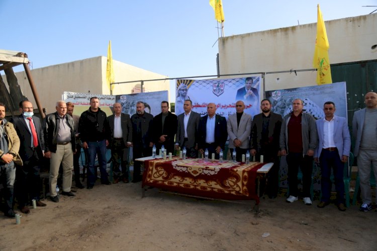 النائب محمد دحلان يقدم منحة مالية للمتضررين من المنخفض الجوي الأخير للمزارعين الفراولة 