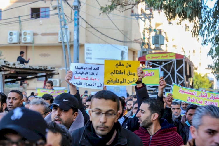 وقفة احتجاجية لموظفي تفريغات 2005