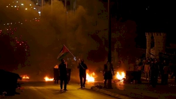 الداخل المحتل: فلسطينيون يرفعون علم فلسطين في الذكرى ال73 للنكبة الفلسطينية 