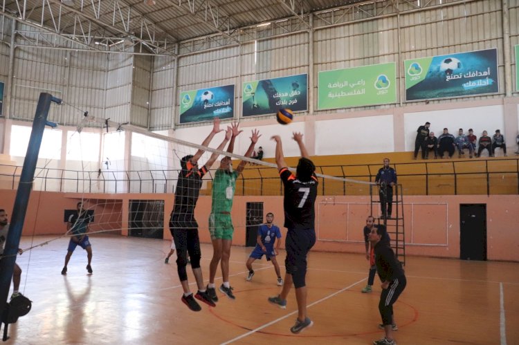 اختتمت لجنة الأندية والساحات الشعبية بمجلس الشباب الفلسطيني بمحافظة الشمال بطولة الشهيد ياسر عرفات للكرة الطائرة في الذكرى السابعة عشر لرحيله