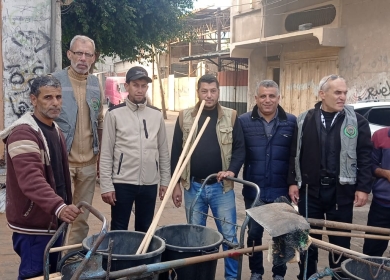 مجلس العمال ولجنة اللاجئين بحركة فتح  ينظمان يوم تطوعي لتنظيف الشارع الرئيسي في مخيم البريج