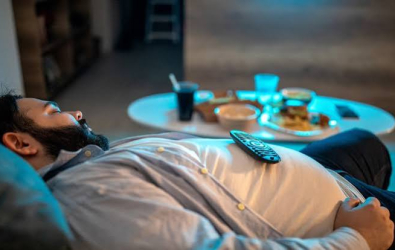 لماذا نشعر بالنعاس بعد تناول وجبة كبيرة؟
