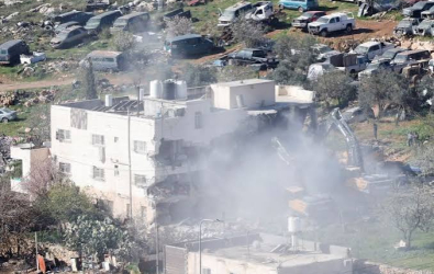 قوات الاحتلال تُشرع بهدم منزلين في دير بلوط غرب سلفيت