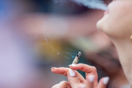 دراسة تكشف عن البنية الجينية الكامنة وراء تعاطي الكحول والسجائر