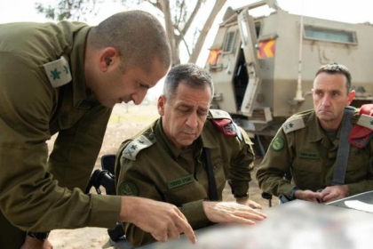 كوخافي يُنهي جلسة لتقييم الأوضاع على حدود غزة