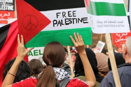 نشطاء في أمريكا يكثفون حملات إلكترونية لفضح جرائم الاحتلال بغزة