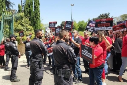 إضراب نقابة المعلمين في إسرائيل يهدد بدء العام الدراسي الجديد