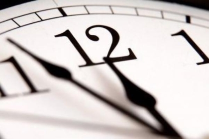 الحكومة تحدّد موعد بدء العمل بالتوقيت الشتوي في فلسطين