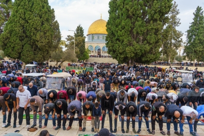 40 ألفا يؤدون صلاة الجمعة في المسجد الأقصى