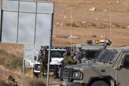 الاحتلال يعتقل عاملًا من غزة بزعم حيازته عبوة متفجرة