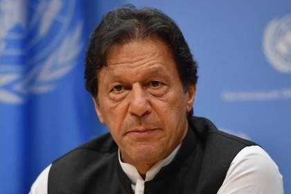 إصابة رئيس الوزراء الباكستاني السابق عمران خان عقب إطلاق نار قرب حافلته