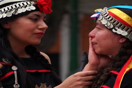 إلى أي أمراض تشير الدموع؟