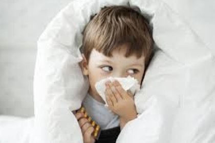 10 طرق لوقف الرشح وسيلان الأنف الناتج عن البرد والإنفلونزا والحساسية