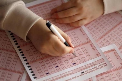 شاب من غزة يفوز بـ "جائزة اليانصيب الإسرائيلية"