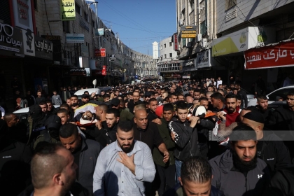 جنين: جماهير شعبنا تشيع جثماني الشهيدين الزبيدي والسعدي