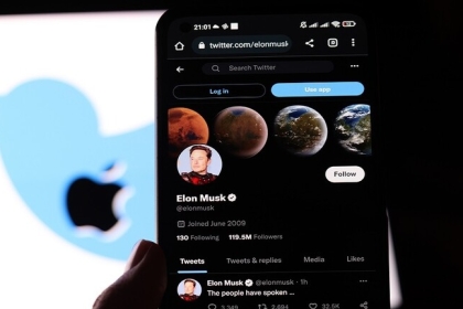 ماسك يعلن عودة "آبل" لنشر الإعلانات على "تويتر"