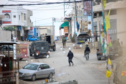 رام الله: الاحتلال يقتحم بيت ريما ويستولي على تسجيلات كاميرات
