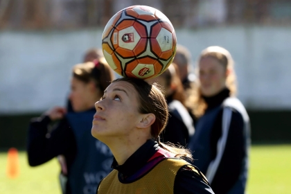 نساء يحطمن المحرمات ويكتبن تاريخ كرة القدم الألبانية