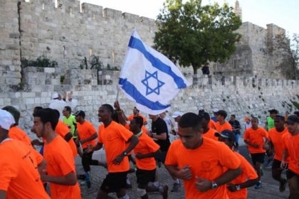 سلطات الاحتلال تنظم ماراثونًا تهويديًّا بالقدس يُروج لروايات مضللة