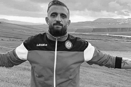 وفاة لاعب كرة قدم تونسي بعد أن أضرم النار في جسده إثر خلاف مع الشرطة