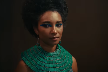 مخرجة "الملكة كليوباترا" ترد على اتهامات المصريين وتفسر سر البشرة السمراء