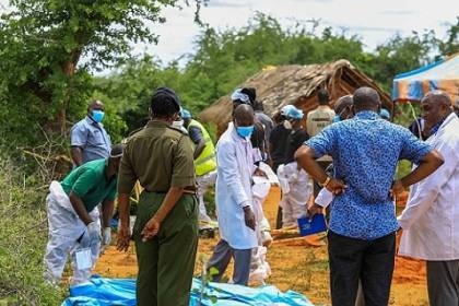 طائفة دينية في كينيا تعد "الموتى جوعا" بلقاء يسوع وتتسبب بمصرع 98 شخصاً