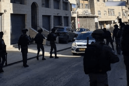 الاحتلال يقتحم ضاحية السلام في القدس تمهيدا لهدم بناية سكنية