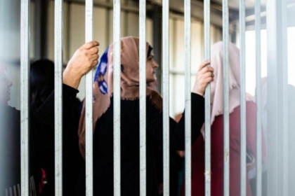 مركز فلسطين: ارتفاع عدد الأسيرات المعتقلات إداريًا في سجون الاحتلال
