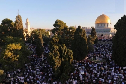 عشرات الآلاف يؤدون صلاة عيد الأضحى بالمسجد الأقصى