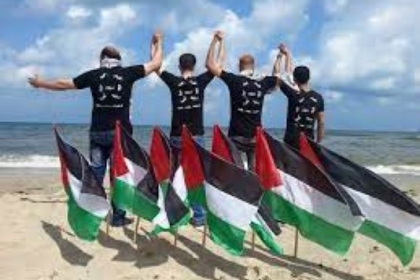 عشية يوم الشباب : خمس سكان فلسطين شباب وثلثهم مدخنون و95% يستخدمون الانترنت