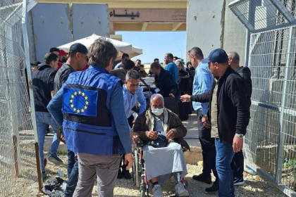 إياد نصر يكشف كواليس العمل في معبر رفح وآلية سفر الجرحى