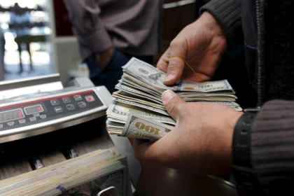 بغداد: تفاهم مع واشنطن لاستمرار شحنات الدولار النقدي