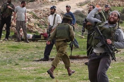 مستوطنون ينتحلون صفة جنود الاحتلال ويعتدون بوحشية على عائلة في تلفيت
