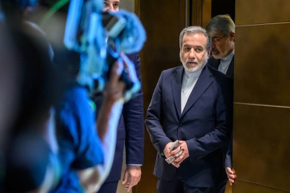 بعد تجاهلهما أمر المغادرة.. واشنطن تطرد عضوين من الوفد الإيراني