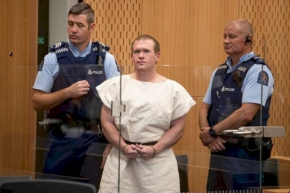 مرتكب مذبحة المسجدين بنيوزيلندا يرفض توكيل محامي دفاع عنه في جلسة الحكم