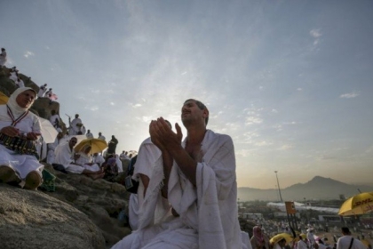 السعودية تُعلن عن الفئات المسموح لها بأداء العمرة