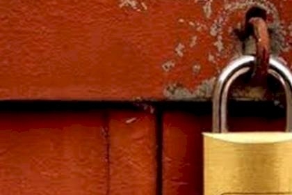 إغلاق 14 محلا تجاريا وتحرير 55 غرامة مالية لمخالفي الإجراءات الصحية