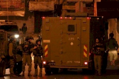 الاحتلال يشن حملة مداهمات واعتقالات في الضفة المحتلة