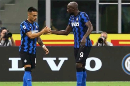 انتر يتغلب على نابولي وينتزع المركز الثاني