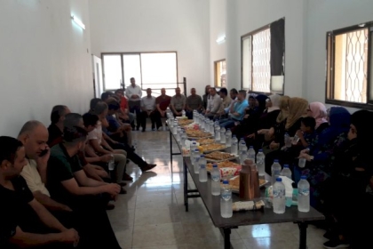 قيادة محافظة غزة تعايد لجانها ومجالسها وقواطعها في مكتب المحافظة