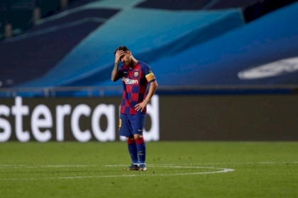 شاهد: العملاق الألماني باير ميونخ يلتهم ميسي ورفاقه بـ8 أهداف