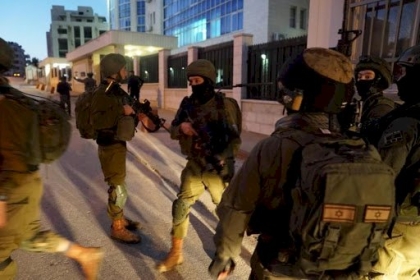 جنين: الاحتلال تدهم منزل  أسيرا محررا من قباطية وتقوم باستجوابه