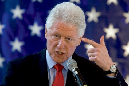 كلينتون: البيت الأبيض بؤرة للفوضى في عهد ترامب