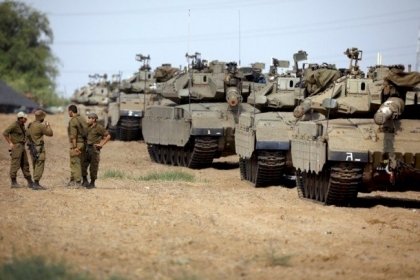 جيش الاحتلال يعزز القوات النظامية حول حدود غزة ولبنان