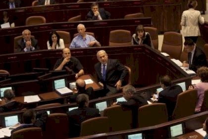 أحد المقربين من نتنياهو يعطي إشارة أن الانتخابات في الطريق